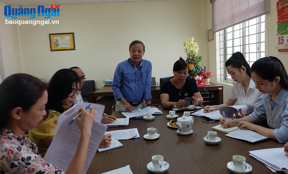Phó Tổng Biên tập Báo Quảng Ngãi Trần Đình Hải phát biểu tại buổi làm việc.