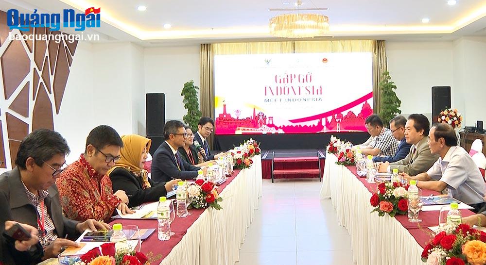  Đoàn công tác của tỉnh Quảng Ngãi gặp gỡ, làm việc với Đại sứ Indonesia tại Việt Nam và đại diện các địa phương, doanh nghiệp của Indonesia. 	
