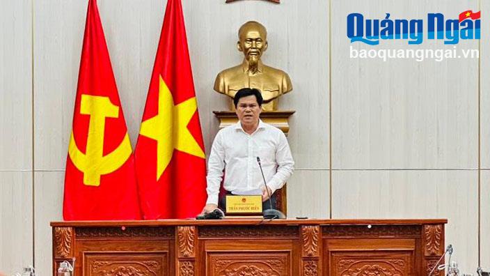 Phó Chủ tịch UBND tỉnh Trần Phước Hiền chủ trì cuộc họp.
