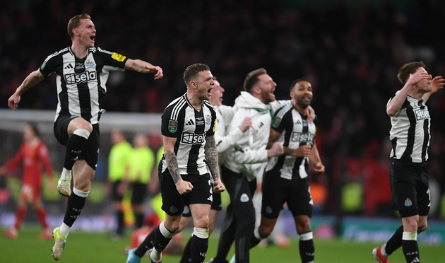 Newcastle bùng nổ trong đêm Wembley.