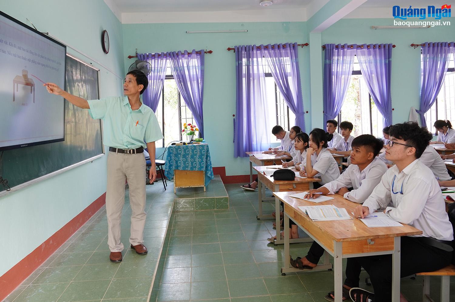 [Video]. Chủ động ôn thi tốt nghiệp THPT cho học sinh miền núi