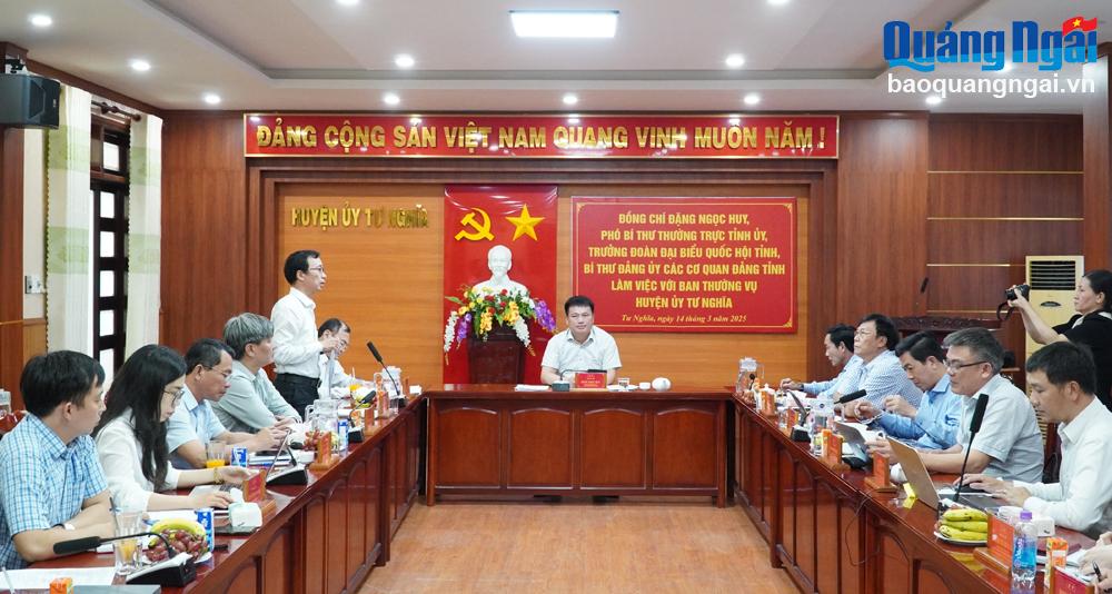 Quang cảnh buổi làm việc.