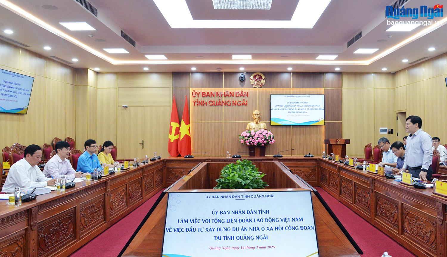 Quang cảnh buổi làm việc.