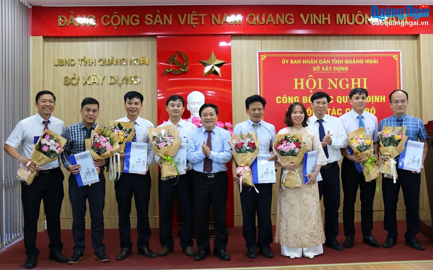 Công bố các quyết định đối với phó phòng và tương đương của Sở Xây dựng Quảng Ngãi.