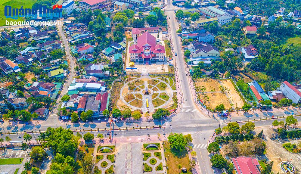 Trung tâm thi trấn Ba Tơ nhìn từ trên cao.
Ảnh: VƯƠNG QUỐC