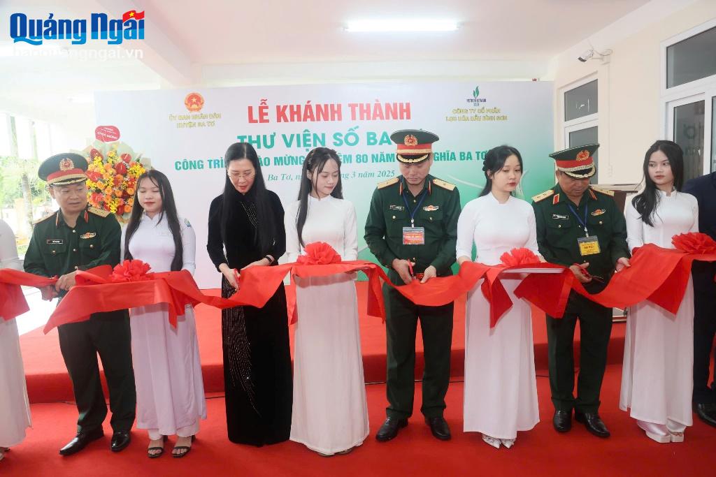 Khánh thành Thư viện số Ba Tơ