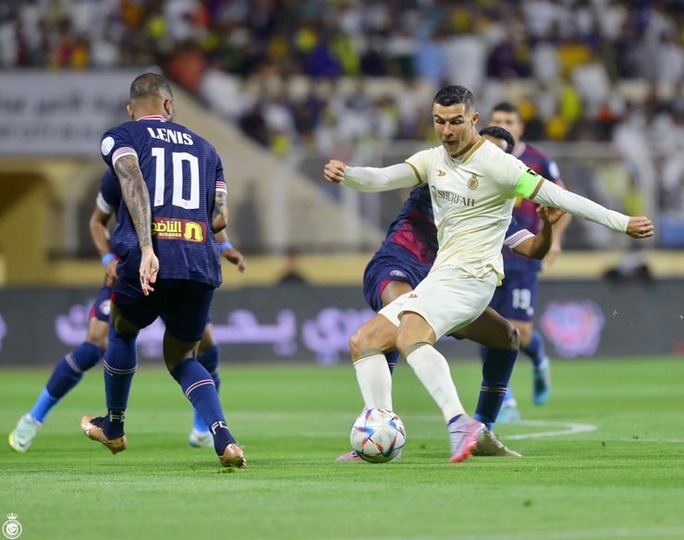  Ronaldo tỏa sáng, Al Nassr thắng đậm chủ nhà Al Adalah