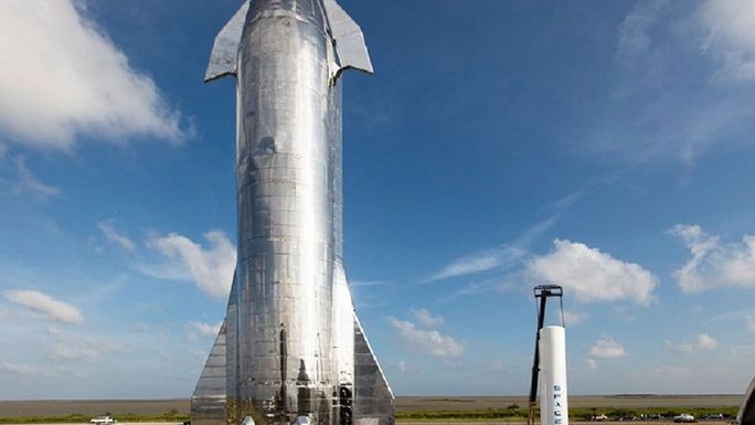 Sửng sốt trước tàu vũ trụ khổng lồ của SpaceX