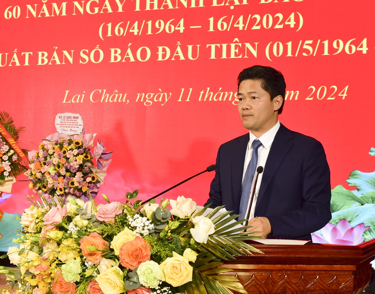 Đồng chí Vũ Mạnh Hà – Ủy viên Dự khuyết Ban Chấp hành Trung ương Đảng, Phó Bí thư Thường trực Tỉnh ủy chúc mừng, ghi nhận và biểu dương những thành tích mà Báo Lai Châu đạt được trong 60 năm qua.