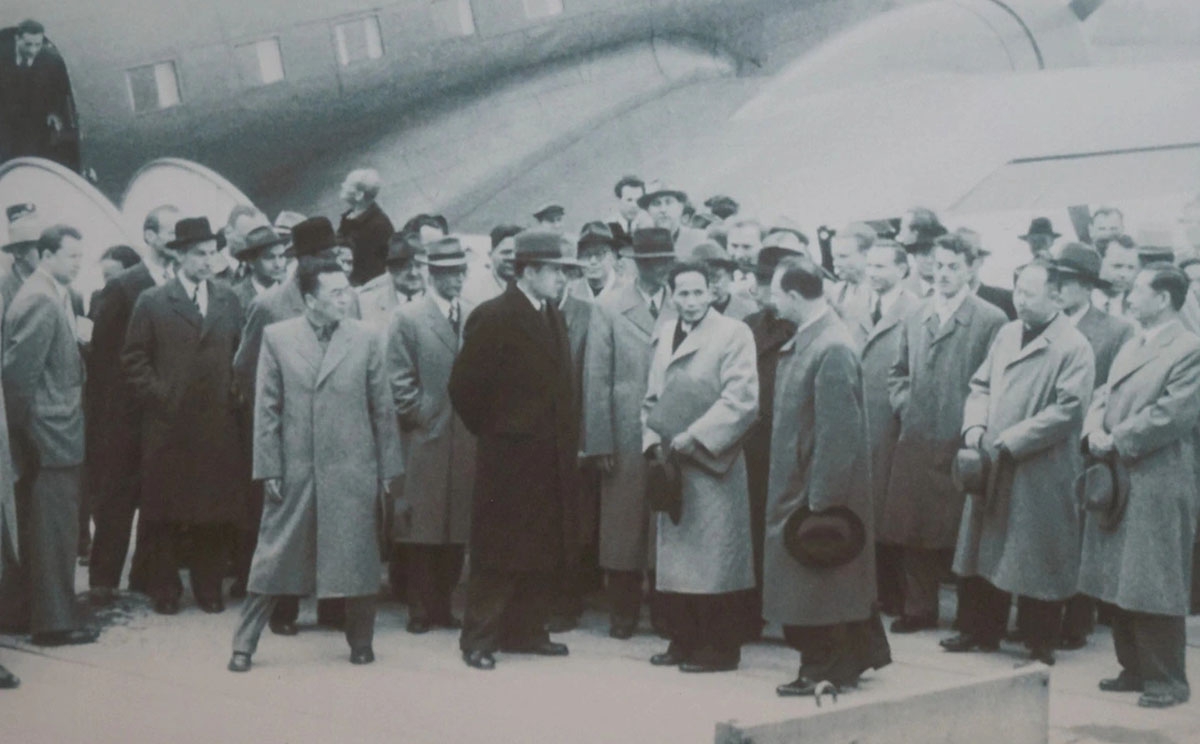 Đoàn đại biểu nước Việt Nam Dân chủ cộng hòa đi dự Hội nghị Genève tháng 5-1954 - Nguồn: Viện lưu trữ phim ảnh nhà nước Nga