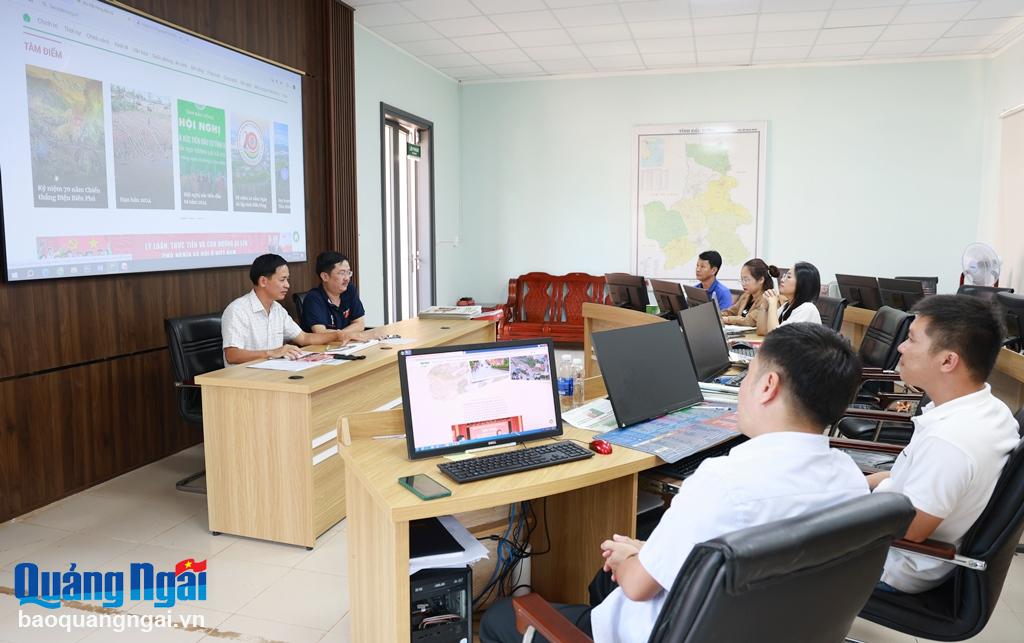 Đoàn công tác của Báo Quảng Ngãi tham quan, học tập kinh nghiệm quy trình biên tập, xuất bản các ấn phẩm báo in và báo điện tử của Báo Đắk Nông.