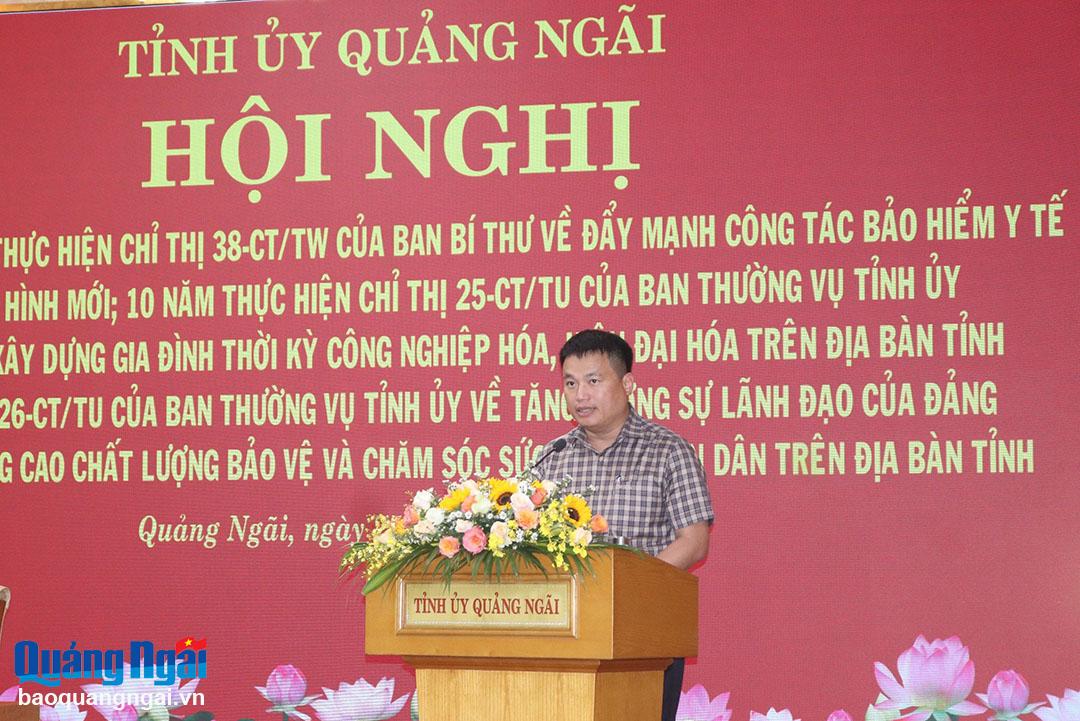 Phó Bí thư Thường trực Tỉnh ủy, Trưởng đoàn ĐBQH tỉnh Đặng Ngọc Huy phát biểu tại hội nghị.