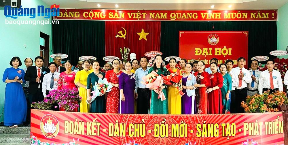 Các vị Ủy viên Ủy ban MTTQ Việt Nam xã Hành Minh khoá VIII, nhiệm kỳ 2024– 2029 ra mắt tại đại hội. 