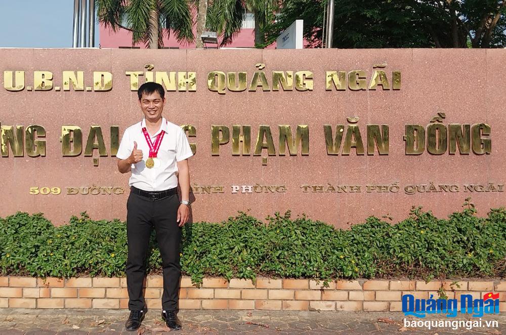 Nguyễn Lê Duy vinh dự mang về thành tích cao cho trường.