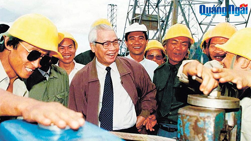 Thủ tướng Võ Văn Kiệt đã có những quyết định táo bạo trong triển khai các chủ trương phát triển kinh tế - xã hội, trong đó có việc làm đường dây 500kV. Ảnh: TL