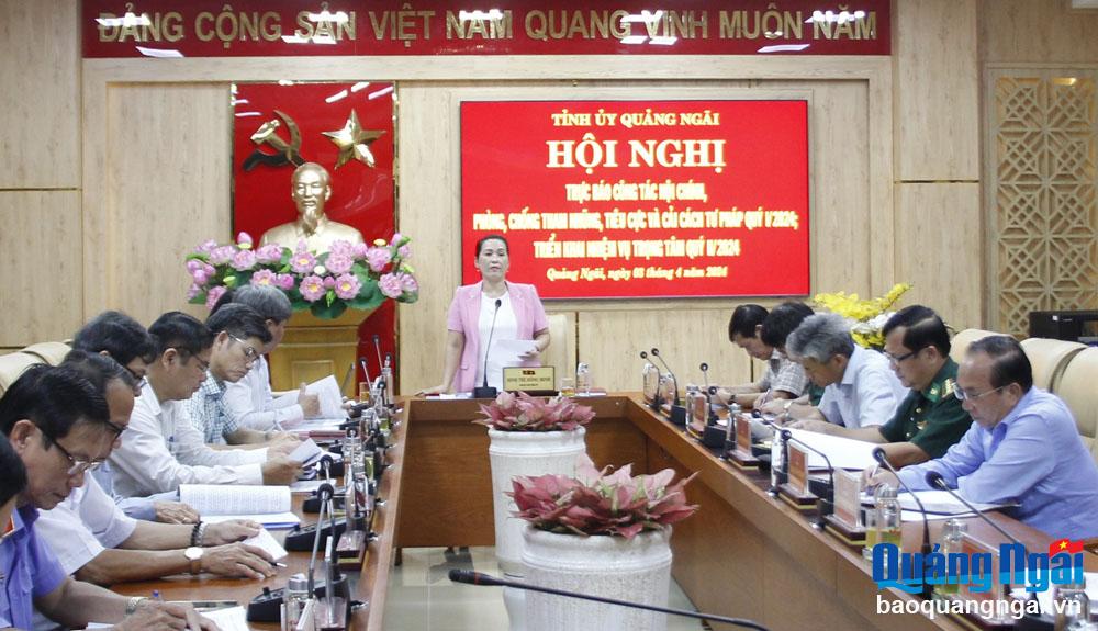 Phó Bí thư Tỉnh ủy Đinh Thị Hồng Minh phát biểu tại Hội nghị.
