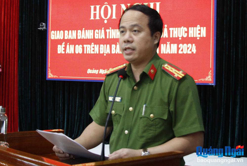 Đại tá Hoàng Anh Tuấn - Phó Giám đốc Công an tỉnh, Tổ phó Tổ Công tác Đề án 06 tỉnh phát biểu tại hội nghị. 