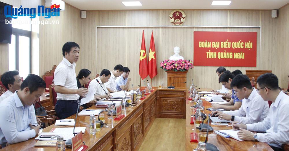 Phó Giám đốc Sở GTVT tỉnh Võ Phiến nêu ý kiến tại hội nghị