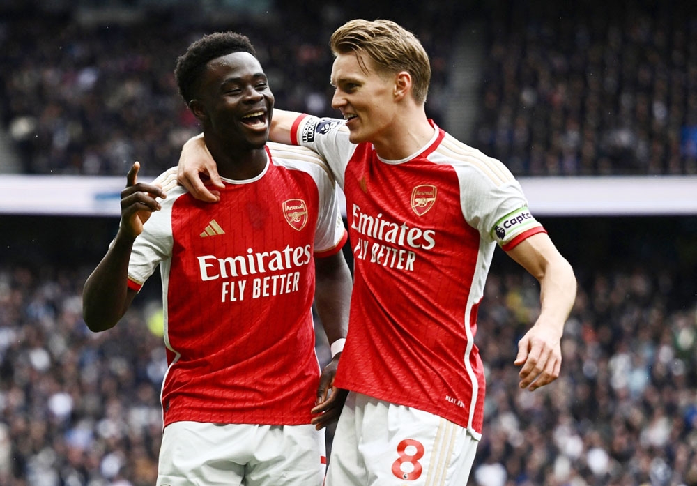 Arsenal thắng Tottenham 3-2 để có 80 điểm và tiếp tục dẫn đầu Ngoại hạng Anh. Ảnh: Reuters
