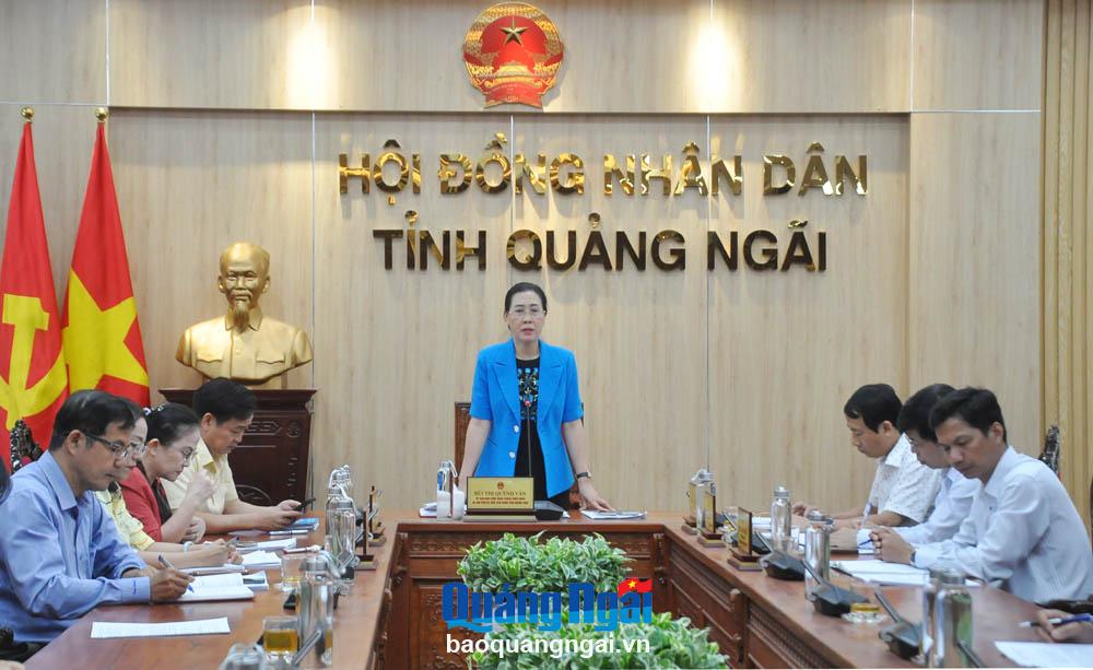 Ủy viên Trung ương Đảng, Bí thư Tỉnh ủy, Chủ tịch HĐND tỉnh Bùi Thị Quỳnh Vân chủ trì buổi làm việc.