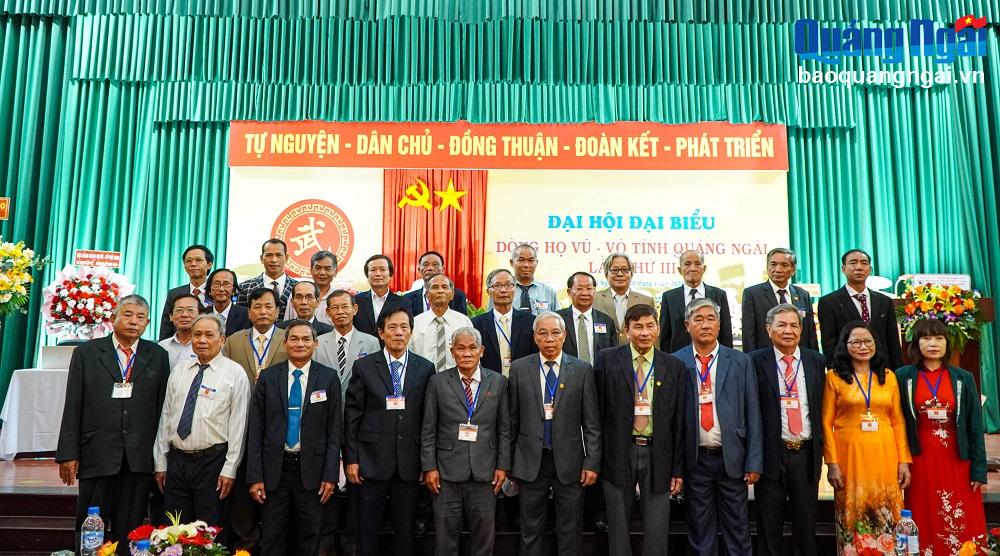 Ban Chấp hành Hội đồng dòng họ Vũ - Võ tỉnh Quảng Ngãi, nhiệm kỳ 2023 - 2028 ra mắt đại hội.

