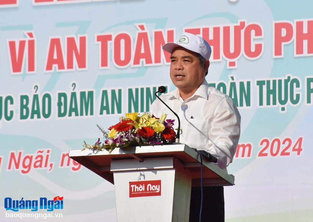 Phó Chủ tịch Thường trực UBND tỉnh Trần Hoàng Tuấn phát biểu tại lễ phát động.