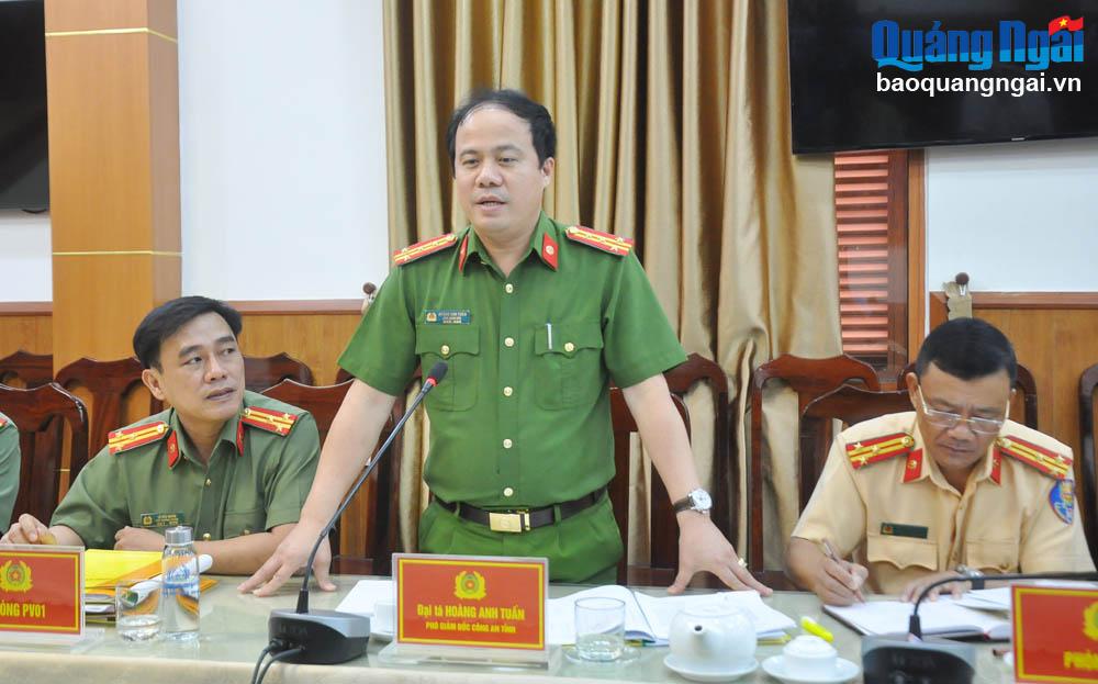 Đại tá Hoàng Anh Tuấn - Phó Giám đốc Công an tỉnh báo cáo làm rõ thêm một số nội dung Đoàn giám sát yêu cầu.