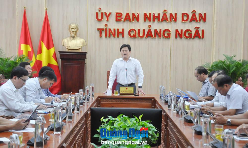 Phó Chủ tịch UBND tỉnh Trần Phước Hiền phát biểu kết luận cuộc họp.