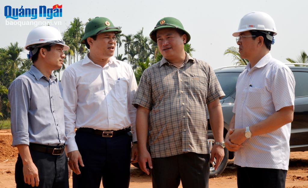 Kiểm tra tiến độ giải phóng mặt bằng dự án cao tốc Quảng Ngãi - Hoài Nhơn, đoạn qua thôn An Hội Nam 1, xã Nghĩa Kỳ (Tư Nghĩa).