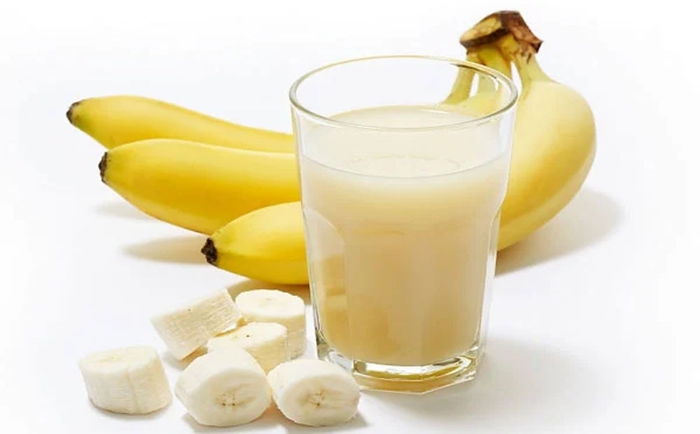 Món sinh tố gồm sữa và chuối là một trong những sự kết hợp phổ biến nhưng không tốt.