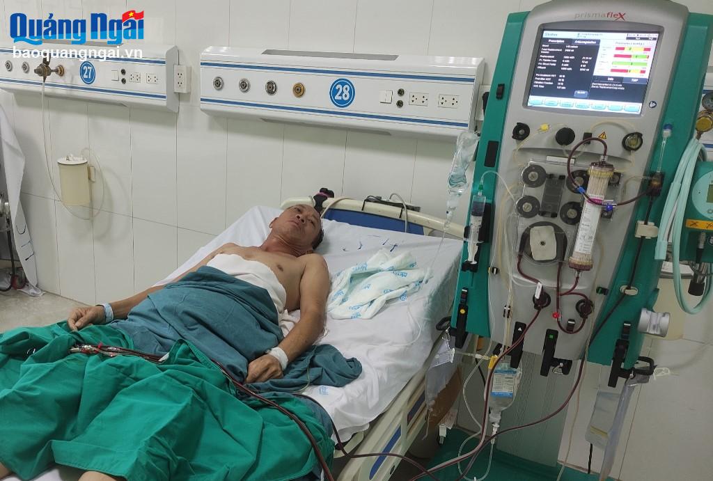 Trang thiết bị hiện đại hỗ trợ quá trình thay huyết tương của bệnh nhân Trương Quang Quýt.