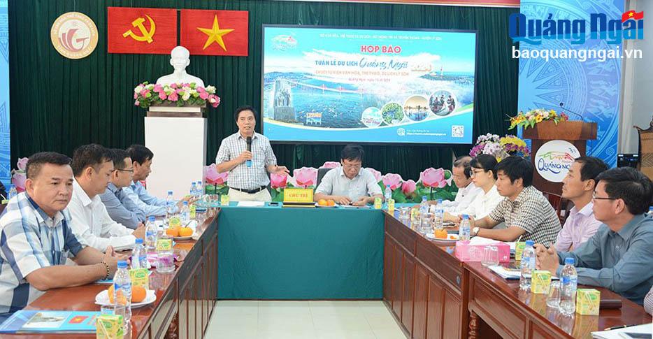 Giám đốc Sở VH-TT&DL Nguyễn Tiến Dũng thông tin tại buổi họp báo.
