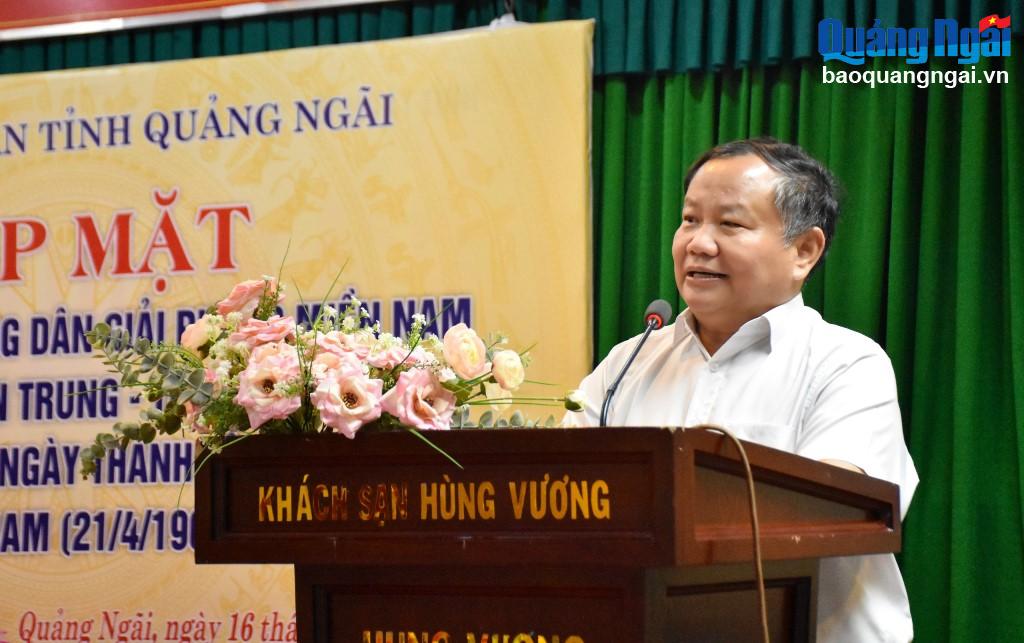 Phó Chủ tịch Trung ương Hội Nông dân Việt Nam Đinh Khắc Đính phát biểu tại buổi gặp mặt.