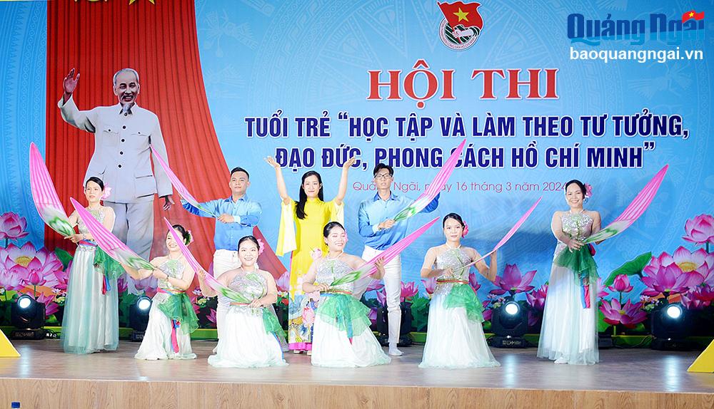 Hội thi Tuổi trẻ Học tập và làm theo tư tưởng, đạo đức, phong cách Hồ Chí Minh do Đoàn Khối Cơ quan và Doanh nghiệp tỉnh tổ chức. Arbg :KIM NGÂN