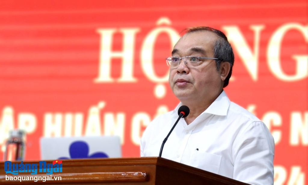 Phó Chủ tịch Thường trực UBND tỉnh, Trưởng Ban Chỉ đạo về Nhân quyền tỉnh Trần Hoàng Tuấn phát biểu khai mạc hội nghị. 