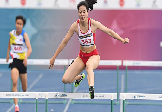 Nguyễn Thị Huyền giành HCV 400 m rào nữ tại Đài Loan (Trung Quốc).Ảnh: ĐĂNG PHÚC