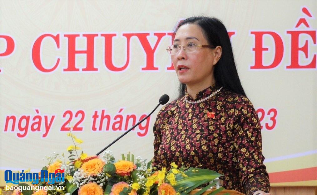 Ủy viên Trung ương Đảng, Bí thư Tỉnh ủy, Chủ tịch HĐND tỉnh Bùi Thị Quỳnh Vân phát biểu tại Kỳ họp.