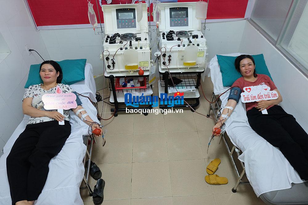Hai chị em ruột cùng nhóm máu hiếm hiến tiểu cầu cứu người