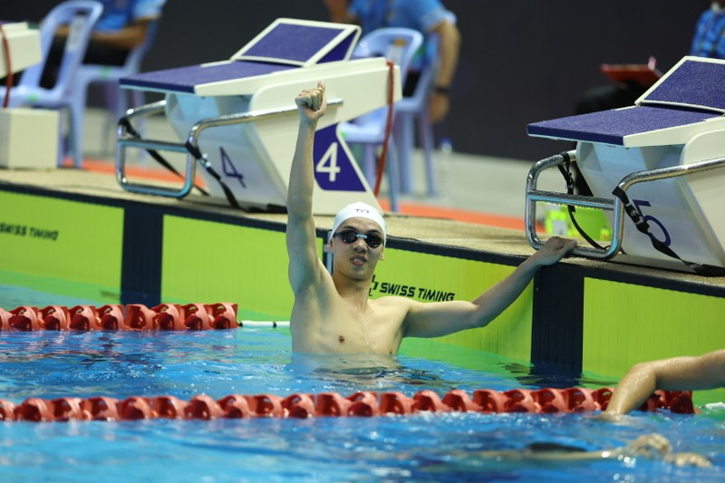  Huy Hoàng bảo vệ thành công Huy chương Vàng nội dung bơi 400m tự do