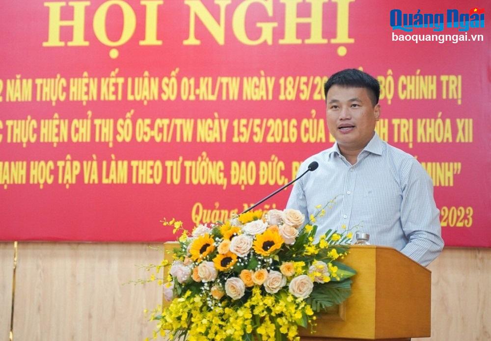 Phó Bí thư Thường trực Tỉnh ủy, Trưởng đoàn ĐBQH tỉnh Đặng Ngọc Huy phát biểu chỉ đạo hội nghị. 