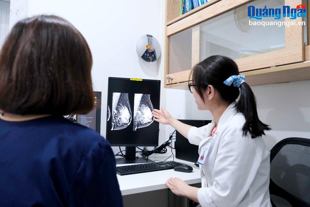 Máy X-quang nhũ ảnh 3D phát hiện mọi tổn thương nhỏ nhất do các bệnh lý tuyến vú gây ra.