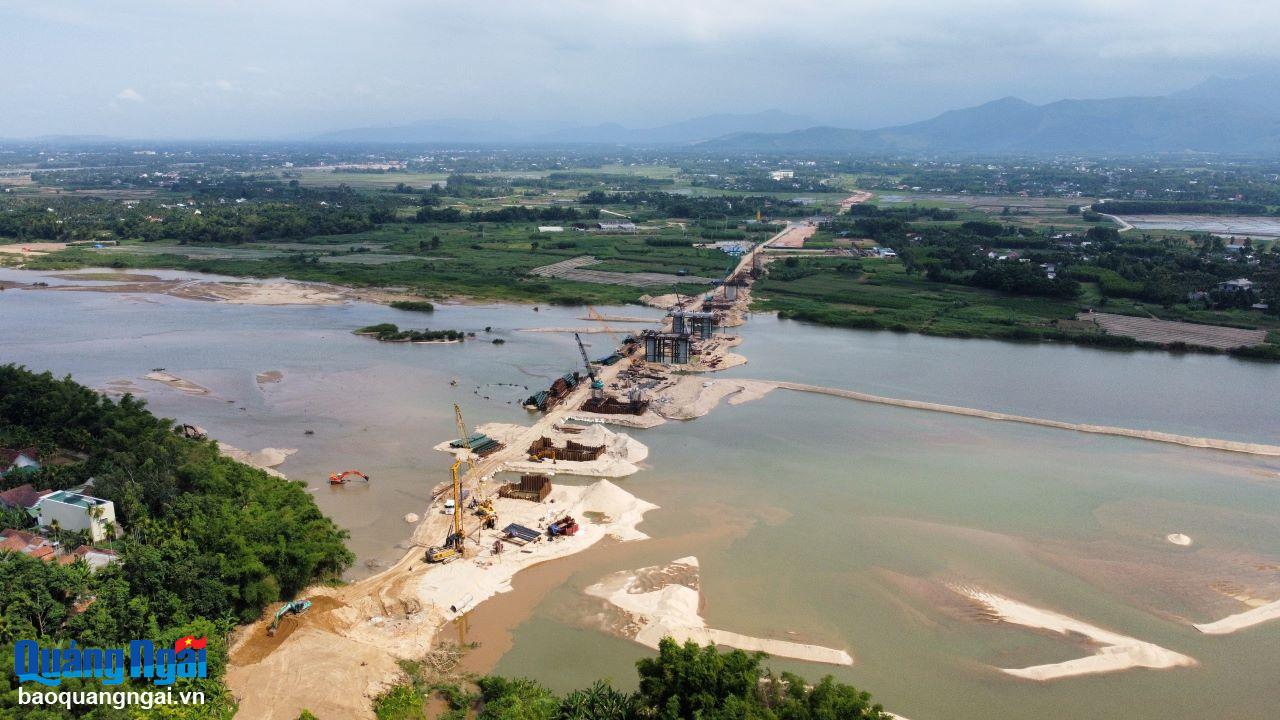 Dự án Cầu và đường nối từ trung tâm huyện lỵ Sơn Tịnh đến huyện Tư Nghĩa (cầu Trà Khúc 3) có tổng chiều dài tuyến 2,55km.