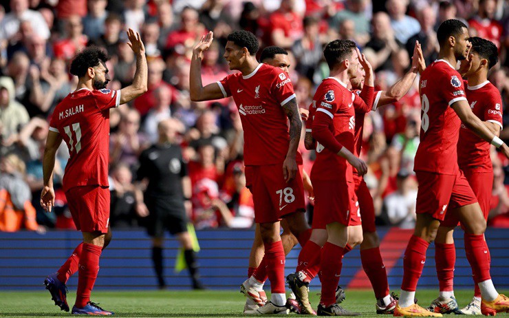 Salah ghi bàn trở lại, Liverpool thắng Tottenham 4-2