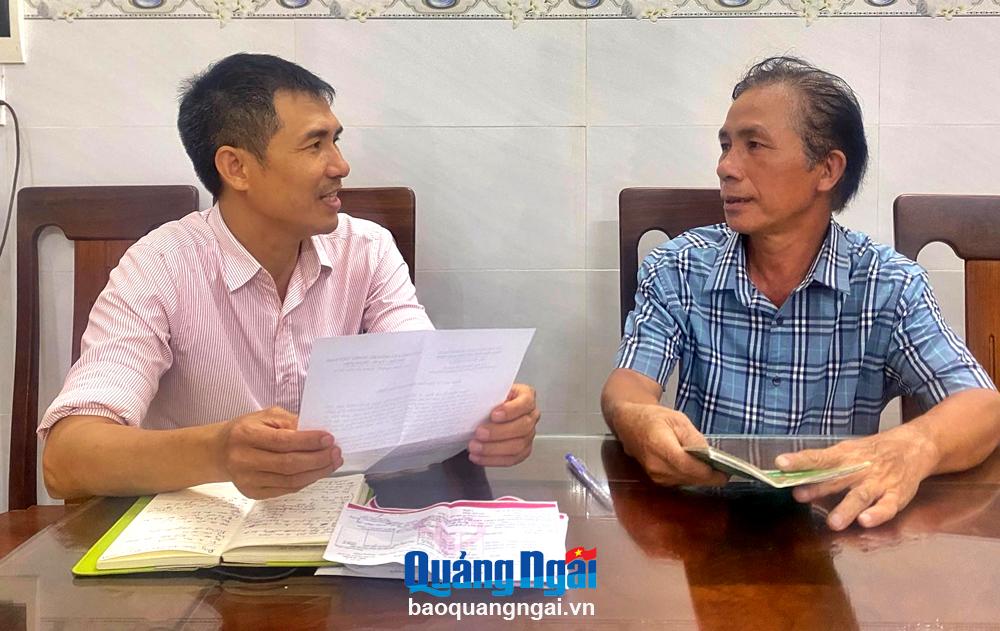 Nhờ vốn tín dụng học sinh, sinh viên, các con của ông Nguyễn Thanh Huy (bên phải) có thêm điều kiện để học tập.    