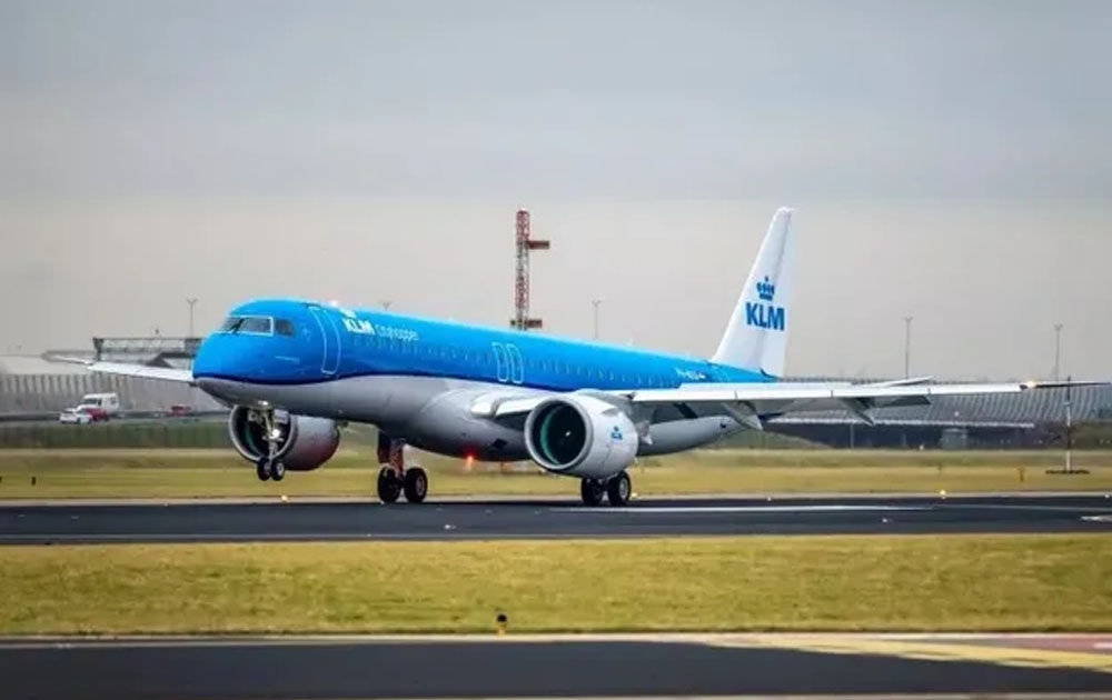 Một máy bay đang cất cánh tại sân bay Schiphol (Ảnh: KLM)