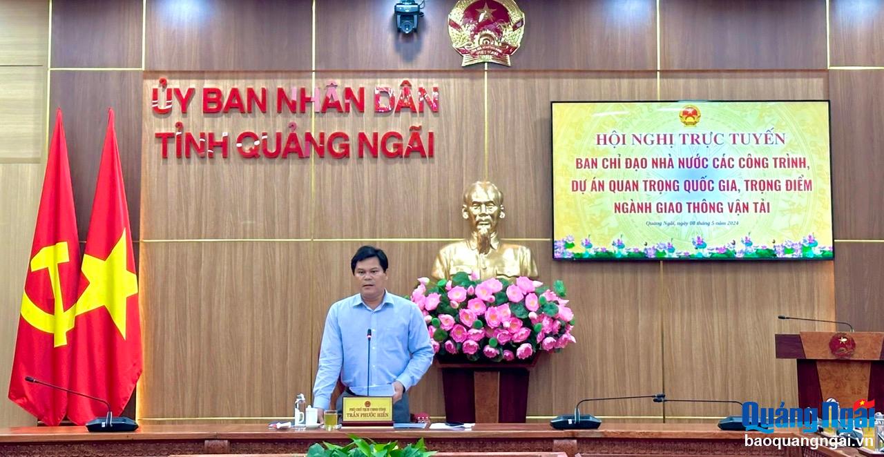 Phó Chủ tịch UBND tỉnh Trần Phước HIền tham gia phát biểu với phiên họp tại đầu cầu Quảng Ngãi.