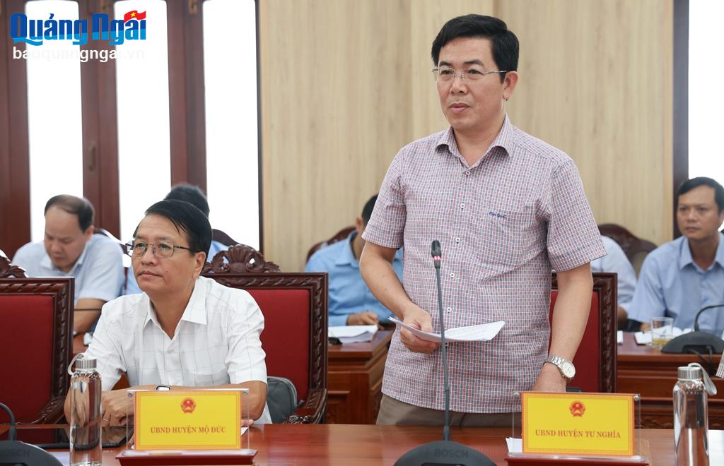 Chủ tịch UBND huyện Tư Nghĩa Nguyễn Đăng Vinh báo cáo những vướng mắc liên quan đến công tác giải phóng mặt bằng.