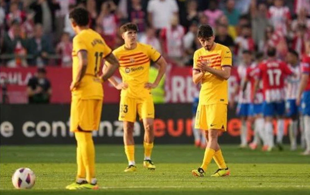 Barcelona thất vọng sau trận thua Girona và dâng chức vô địch cho Real Madrid - Ảnh: Getty