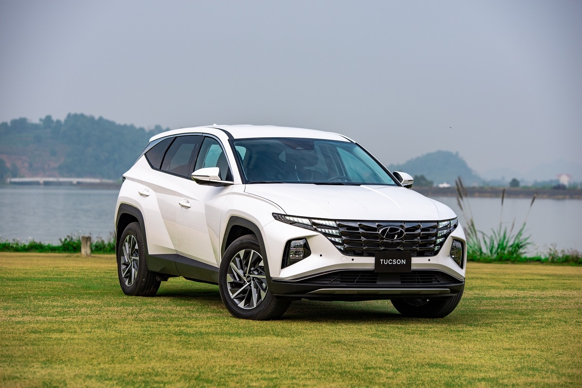 Hyundai Tucson phiên bản cao nhất cũng không chênh lệch nhiều về giá.