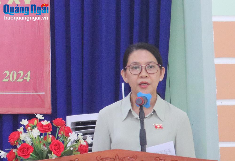 Phó Trưởng đoàn chuyên trách Đoàn ĐBQH tỉnh Huỳnh Thị Ánh Sương giải đáp các vấn đề về hỗ trợ nhà ở cho người có công. 